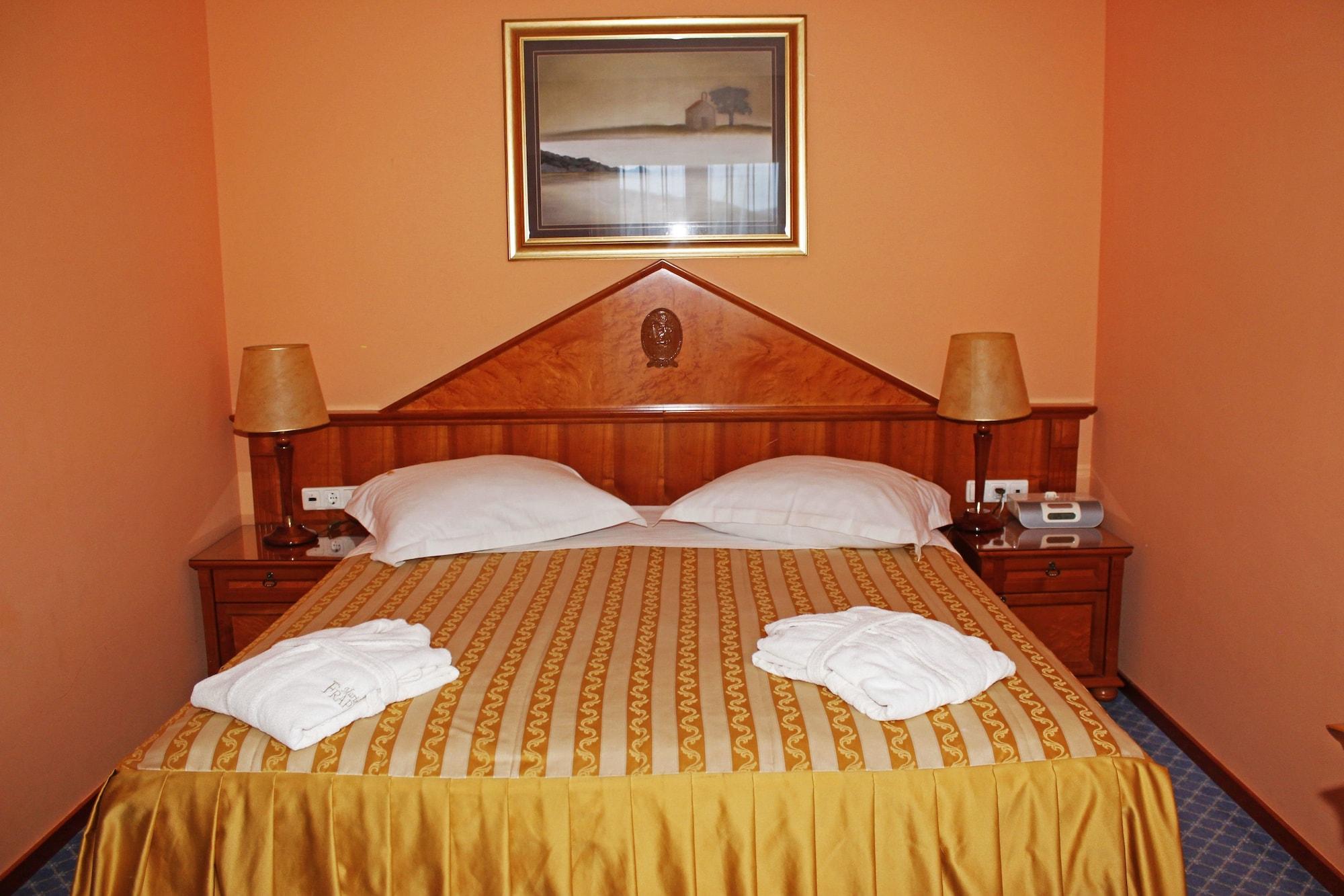 Marina Frapa Resort Rogoznica Bagian luar foto