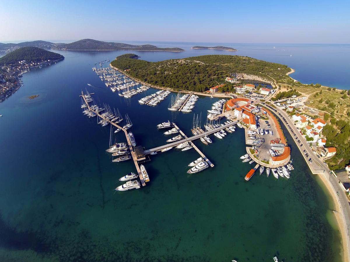 Marina Frapa Resort Rogoznica Bagian luar foto