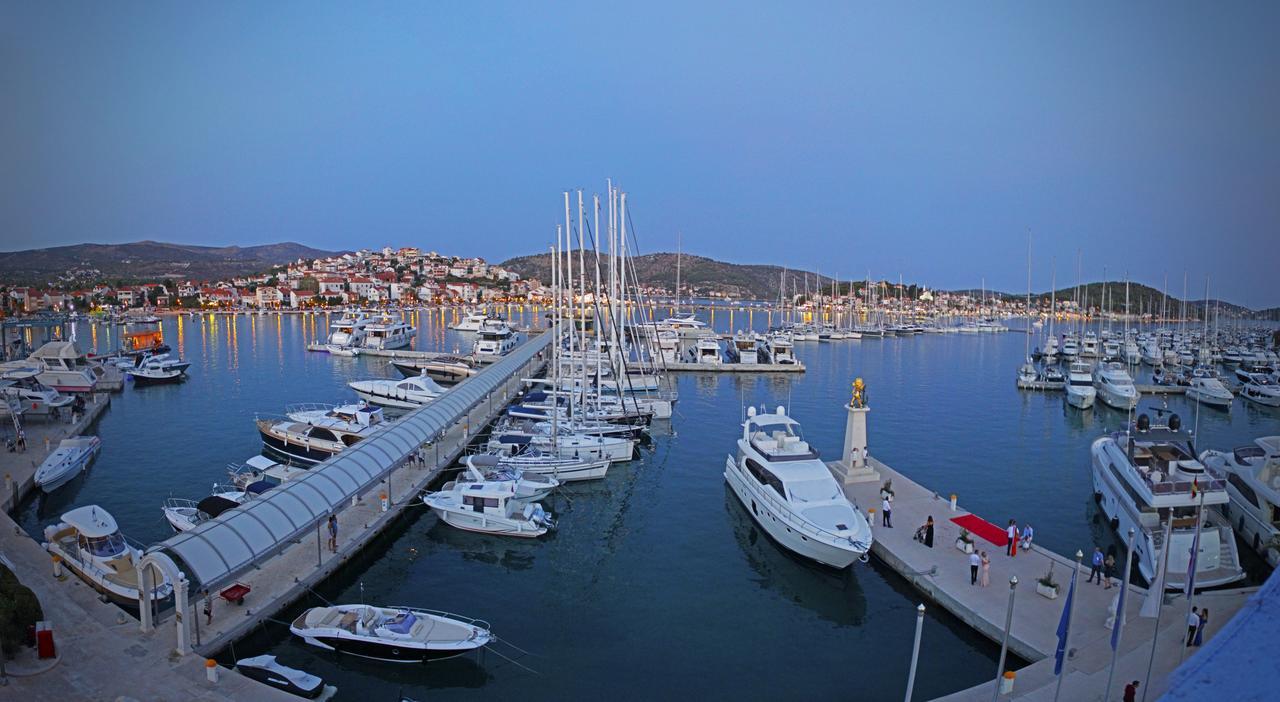 Marina Frapa Resort Rogoznica Bagian luar foto