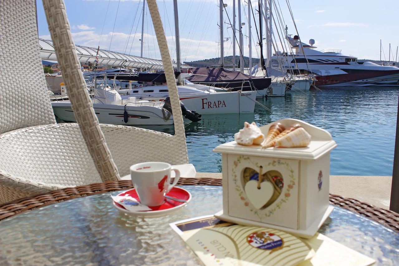 Marina Frapa Resort Rogoznica Bagian luar foto